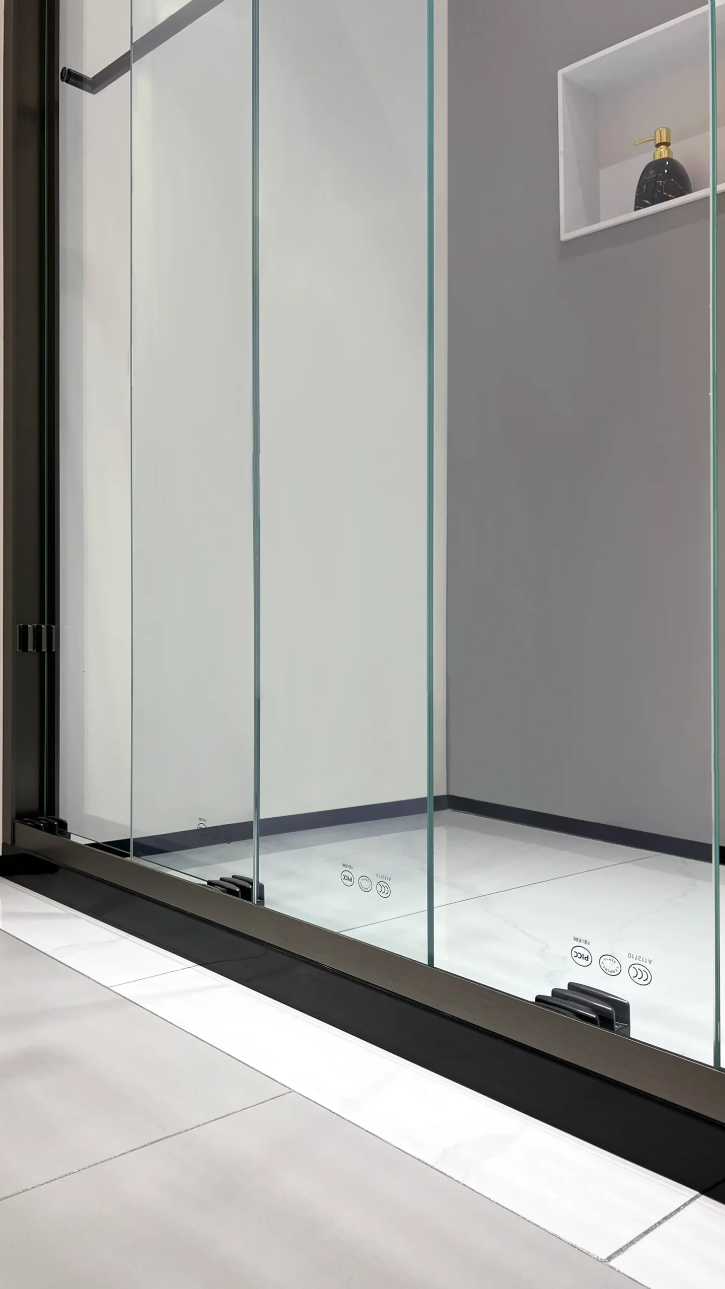 True 3-panel interactive design and PVC waterstop on PS18603 sliding shower door provide wide access and effective water containment.