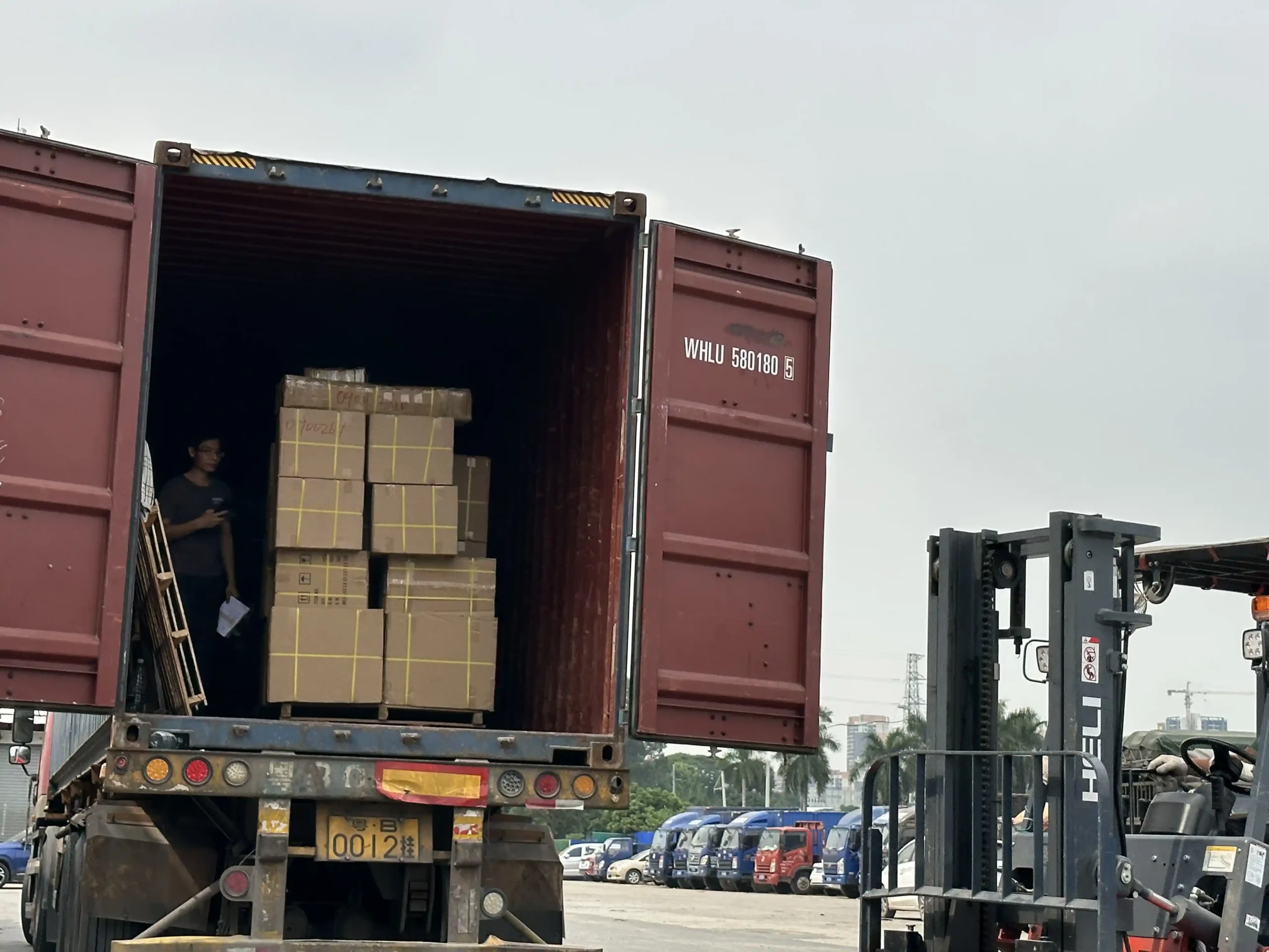 Packed bathroom products for sanitary ware project delivery